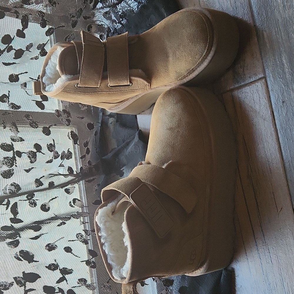 UGG Neumel Platform Boots